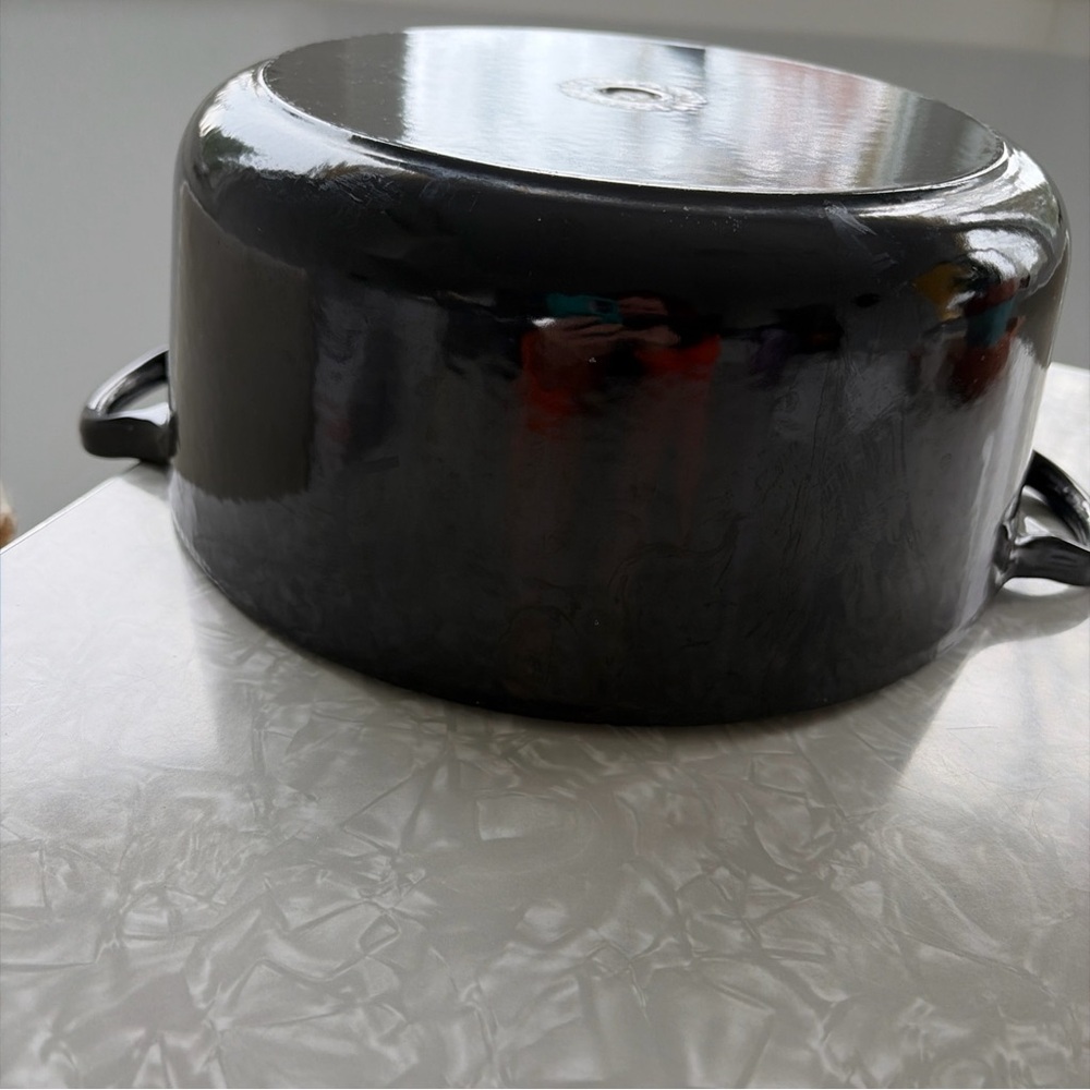 Le Creuset #26 5.5 qt black glossy Dutch oven in almost perfect condition - Picture 7 of 8